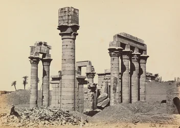 "Egyiptom és Palesztina": Hermonthis városának romjai Kleopátra templomával Armantban (Erment) Théba közelében, Egyiptomban