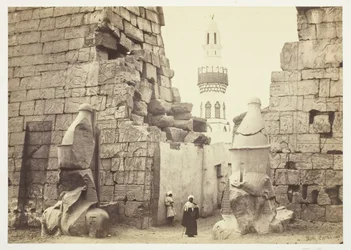 A Nagy Templom bejárata, Luxor, 1857.