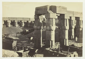 A Nagy Templom egy része Kormányzati üzletek, Luxor, 1857.