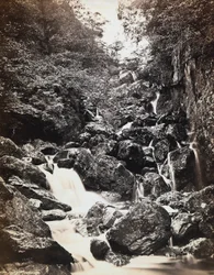 Folyói táj Derwentwater közelében, Nagy-Britanniában.