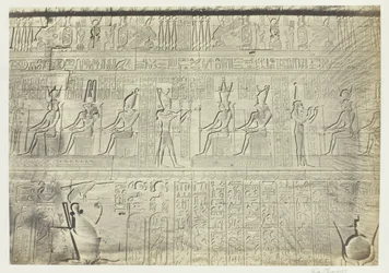 Szobrok a külső falról, Dendera