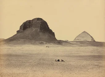 A dahshoori piramisok keletről,1857 (fotó)