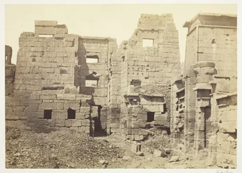 A Templompalota, Medinet-Haboo, c. 1857.