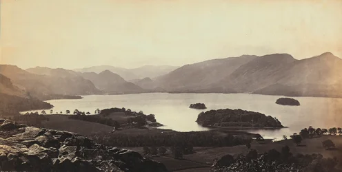 A tó Derwentwater közelében Nagy-Britanniában.