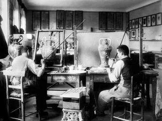Dekorátorok a Ginori gyárban, a Firenze melletti Docciában, 1937 (üvegtábla)