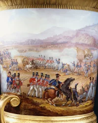 Részlet egy berlini aranycsiszolt karcsú campana vázából és Wellington Service típusú lábazatból, 1817-ből, festve az 1817-es Vittoriai csata jelenetével