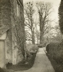 Kelmscott Manor: A kertben