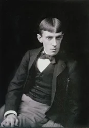 Frederick Hollyer (1837-1933) portréfotója Aubrey Beardsleyről (1872-98)
