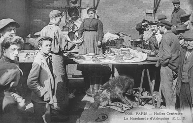 La Marchande d’Arlequins, a párizsi Halles Centrales képeslapja