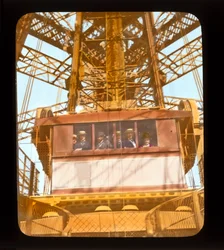 Párizsi kiállítás: Eiffel-torony, 1900 (lámpás csúszda)