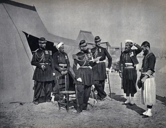 Büntetés, a francia hadsereg katonái az 1854-es krími hadjárat során. Fényképészet, 19. század vége.
