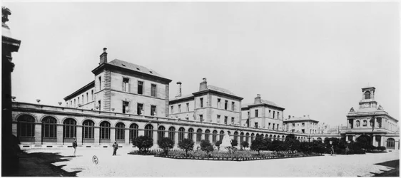 Kilátás a Hopital Lariboisiere-re, Párizsban, 1880 előtt