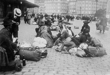 Háborús menekültek, Gare de Lyon, Párizs, 1914