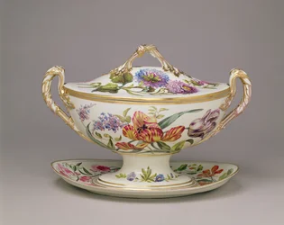 Fedett terén (porcelán)