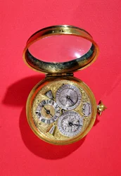 Naptáróra, 1690 körül (aranyozott sárgaréz)