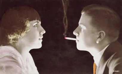 Pár cigarettával, 1917