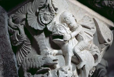 David Slaying the Lion (a nagybetű részlete) 1130 körül (kő)