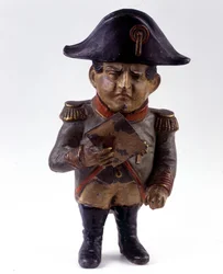 Malacperselyként használt figura I. Napóleon szobor képével a 19. század második feléből. Gyűjtemény a múltkori katonáknak.