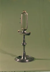 Óránkénti lámpa, 1677 (ón és üveg)