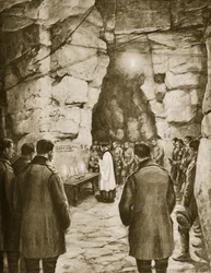 Csata előtt szentmisét tartanak a francia barlangokban, 1914-1919