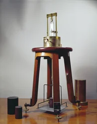 Piezoelektromos kvarckészülék, tervezte Pierre (1859-1906) és Jacques Curie, 1897