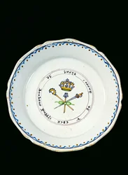 Három Renddel díszített tányér a királyi korona alatt, 1789 (kerámia)