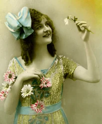 Női portré c. 1898 (kézzel színezett fotó)