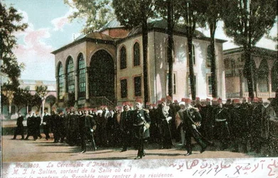 V. Mehmet szultán (1844-1918) beiktatási szertartását ábrázoló képeslap 1909. május (színes fotó)