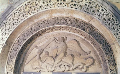 Dombormű a Szent Mihályt és a sárkányt ábrázoló timpanonról, 1137