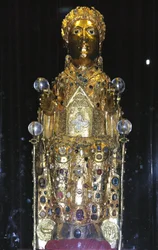 St. Foy ereklyetartó szobra, 980 körül (arany, ezüst, fa, drágakövek és féldrágakövek) (lásd még: 121295 és 245222)
