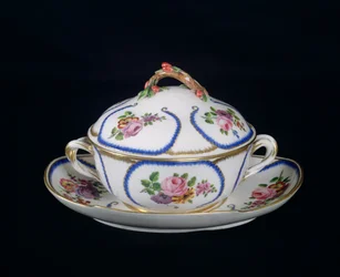 Sevres tál és tányér, 1764 (porcelán)