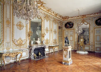 The Cabinet de la Pendule (Óraterem)