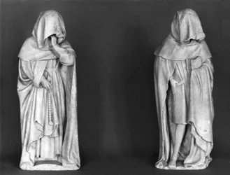 Két gyászoló, Jean de Berry herceg (1340-1416) sírjából 1450-53 körül (alabástrom)