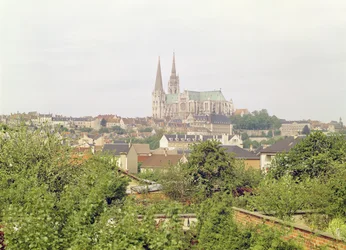 Kilátás a Chartres-i katedrálisra, délkelet felől, 1194-ben kezdődött