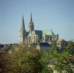 Kilátás a Chartres-i katedrálisra, délkelet felől, 1194-ben kezdődött