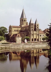 Kilátás a Notre-Dame-templomra, 11-12. század
