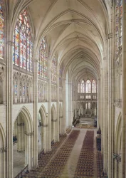 Kilátás a templomhajóra és az 1314-15. században épült kórusra