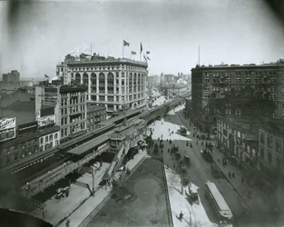 Broadway, észak a 32. utcától, New York City