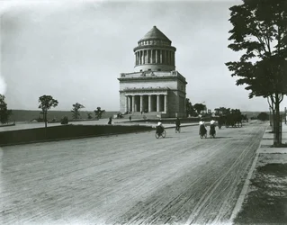Grant sírja, Riverside Drive, New York City