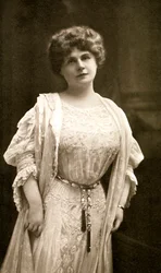 Marie Corelli brit regényíró, 1909.