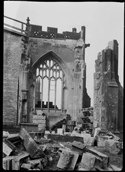 Bombasérülés a manchesteri székesegyházban, Nagy-Manchester, 1940-es évek.