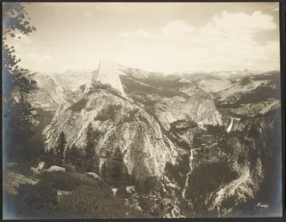 A Half Dome hátsó része - Vernal és Nevada vízesés a Glacier Point közelében - Yosemite