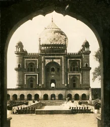 Safdarjungs Tomb, Delhi, India, 1909.