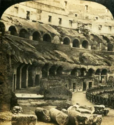 A Colosseum belseje, Róma, Olaszország, c1909.