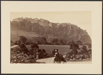 Az Edinburgh-i vár a West Princes Street Gardens felől