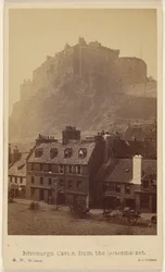 Az edinburghi vár a Grassmarketről