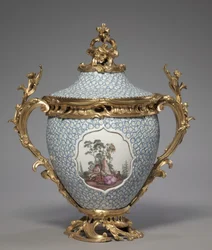 Fedett váza, a németországi Meisseni Porcelángyár által gyártott, 1749