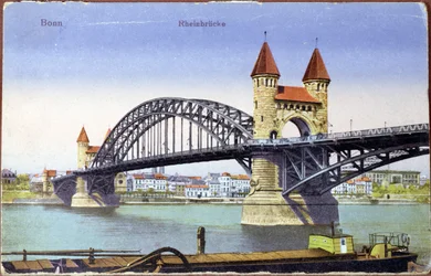 Képeslap, amely a Rajna folyó hídját ábrázolja Bonnban, 1900 körül (színes fotó)