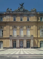 A márványudvar, amelyet Georg Carl Heinrich von Dollmann tervezett (fotó)