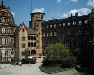 Kilátás a 16. században épült heidelbergi várra. Németország